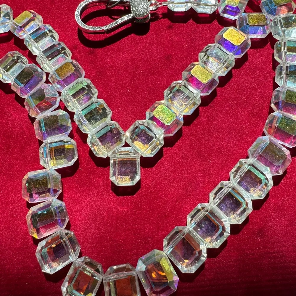 Stunning Aurora Borealis style necklace